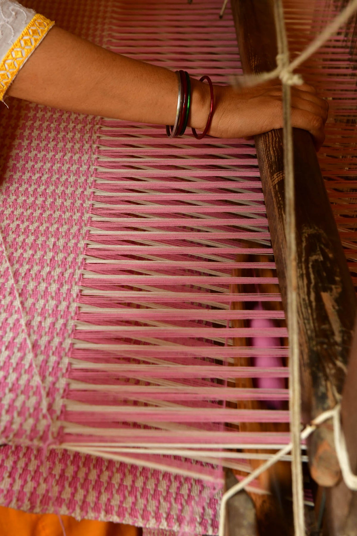 What is handloom khes?